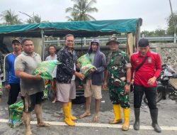 Sejak Kamis, Kadinsos Bersama Dandim Berjibaku Salurkan Bantuan untuk Korban Banjir