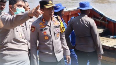 Kapolres Bireuen Turun Langsung ke Sejumlah Lokasi Banjir, Evakuasi Warga dan Buka Posko Kesehatan