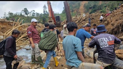 Dua Titik Longsor Gunung Salak Berhasil Diterobos