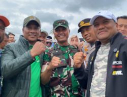 H. Mukhlis dan H. Ruslan Bertemu di Jembatan Ambruk Teupin Mane