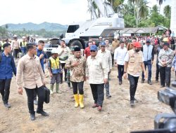 Presiden Prabowo Tinjau Jembatan Teupin Mane yang Putus Dihantam Banjir