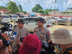 Kapolres Aceh Tamiang Cek Mobil Terdampak Banjir, Bantah Isu Mayat di Kendaraan