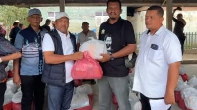 Jelang Puasa, Bupati Bireuen Serahkan 2.300 untuk korban Banjir