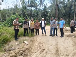 Bupati Mukhlis Tinjau Jalan Rusak Akibat Banjir, Dibangun Pakai Bantuan Pemkab Asahan Rp30 Miliar