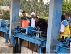 Didampingi Bupati Bireuen, Menteri PU Lakukan Uji Coba Pengaliran Bendung Irigasi Pante Lhoong