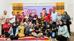 Rasa Haru, Relawan PMI Bireuen Beri Kejutan Ulang Tahun Edi Obama