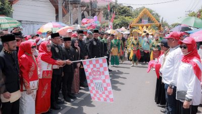 Saksikan Pawai Budaya HUT Ke- 81 RI, Ribuan Warga Padati Kota Bireuen