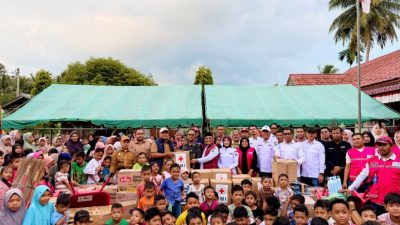 HUT PMI ke 81, Bupati Bireuen Bersama Ketua PMI Salurkan Bantuan untuk Korban Banjir Simpang Jaya