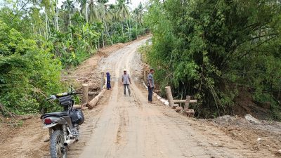 Jembatan Darurat Kubang Itam Selesai Dibangun, Warga Sampaikan Terima Kasih 